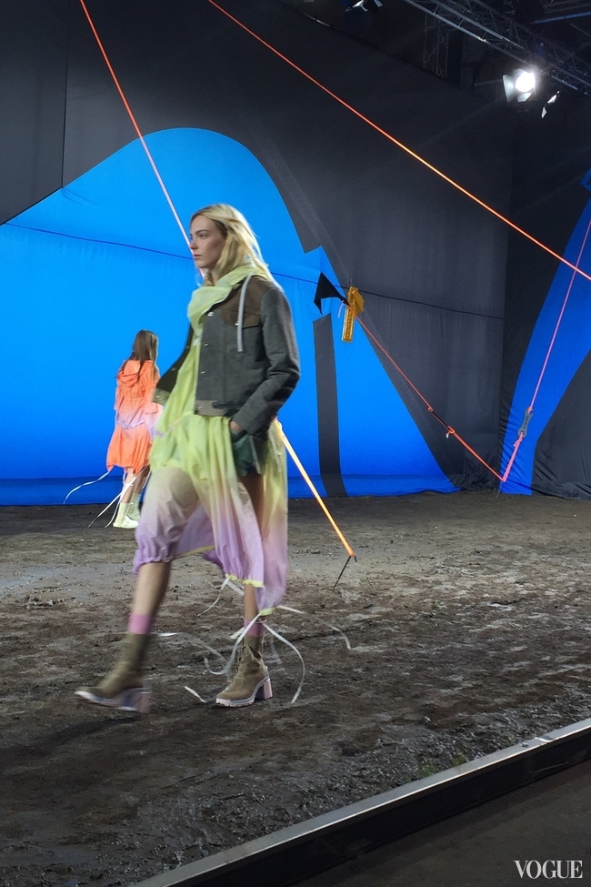 For his spring-summer 2016 collection for Hunter Original, Alasdhair Willis recreated the feel of a summer music festival on the catwalk, complete with tents and mud