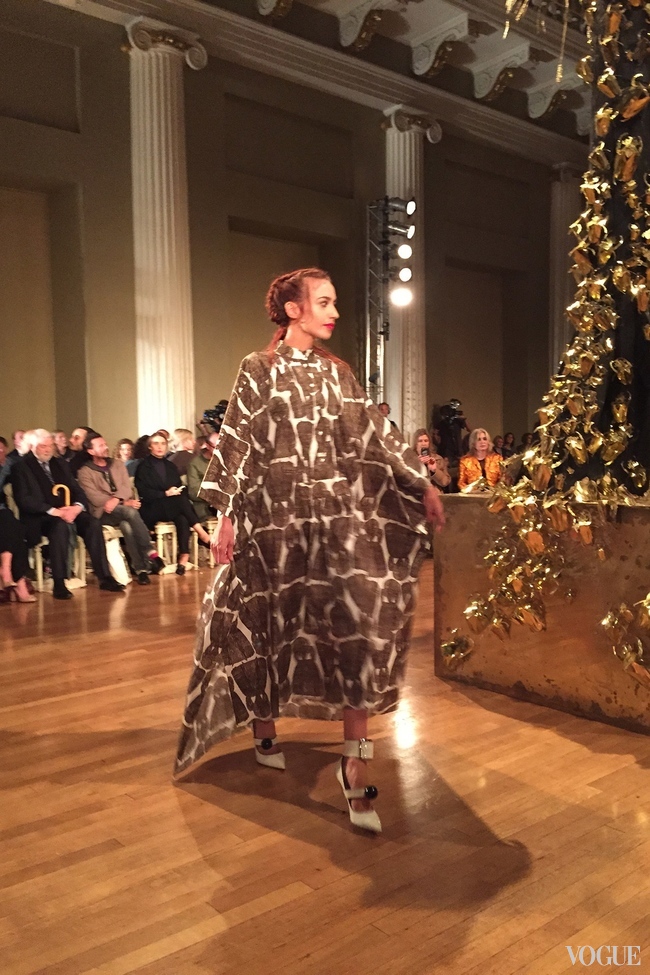In the grand setting of Banqueting House, Giles Deacon models walked around a golden tree