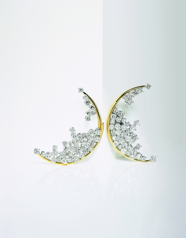 Blue Moon earrings in diamond and yellow and white gold