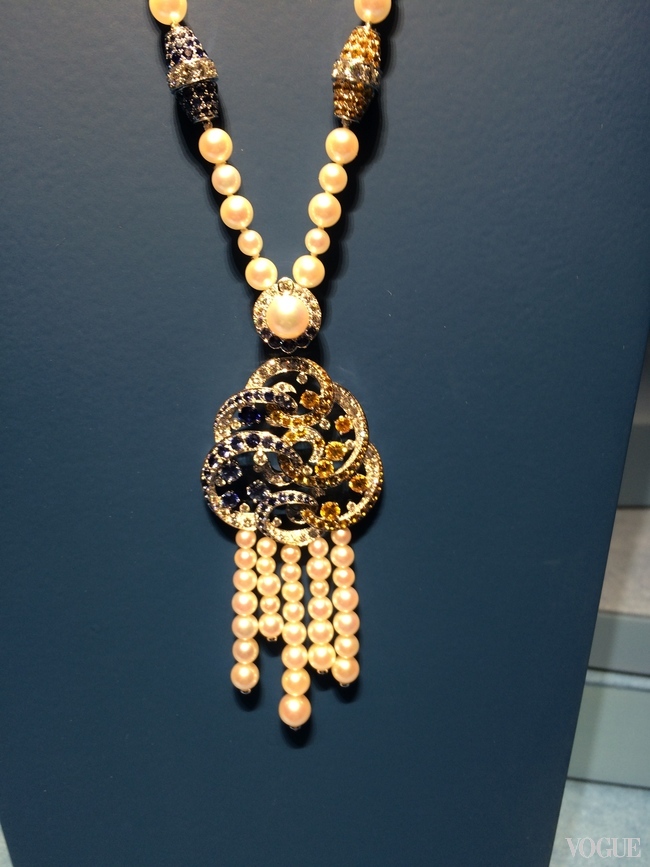 INDIAN AND ATLANTIC SEAS: Benguerra long necklace with cultured pearls, blue and yellow sapphires, garnets and diamonds