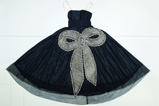 ‘La Cavallini’, evening gown, made of black taffetas ornamented with a knot embroidered with pearls, crystals and metallic threads, 1925