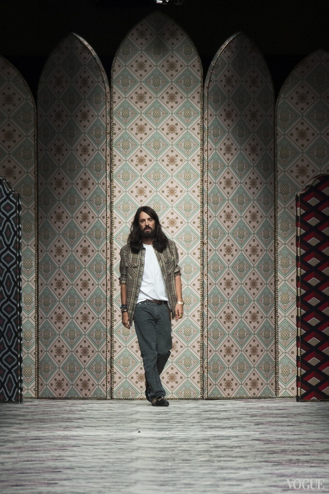 ALESSANDRO MICHELE TAKES HIS BOW FOR GUCCI S/S 2016