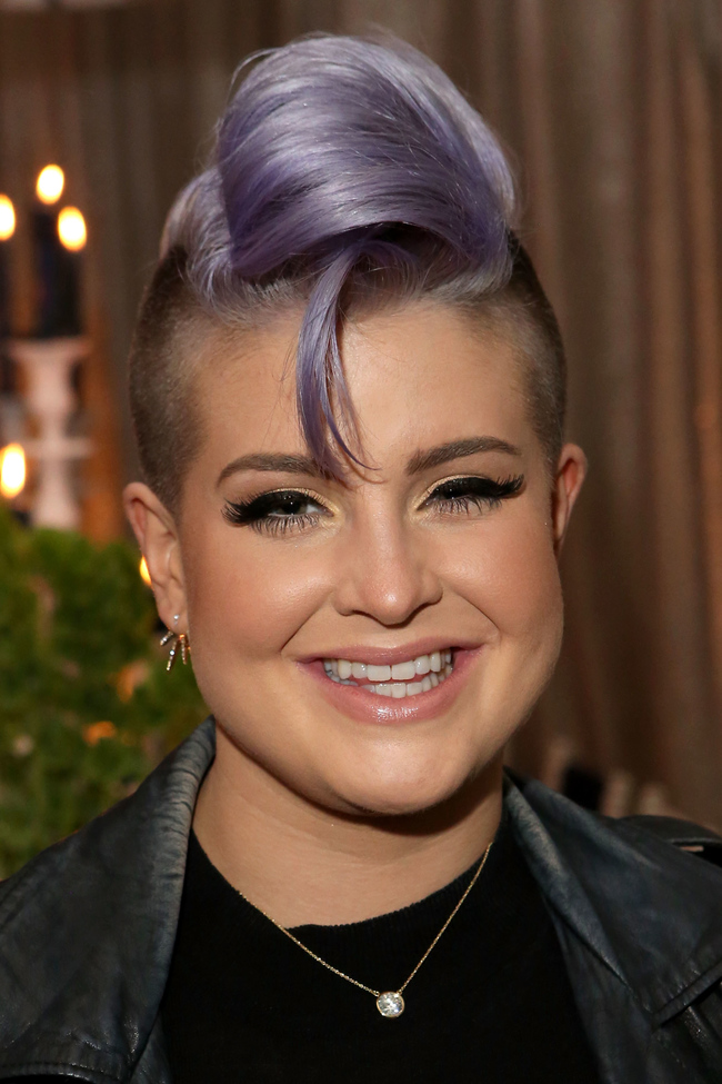 Келли Осборн, макияж с золотыми тенями